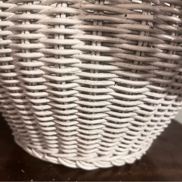 Vintage Wicker Wavy Ruffled Trompe L'Oeil Basket with Handle - Picture 4 of 9